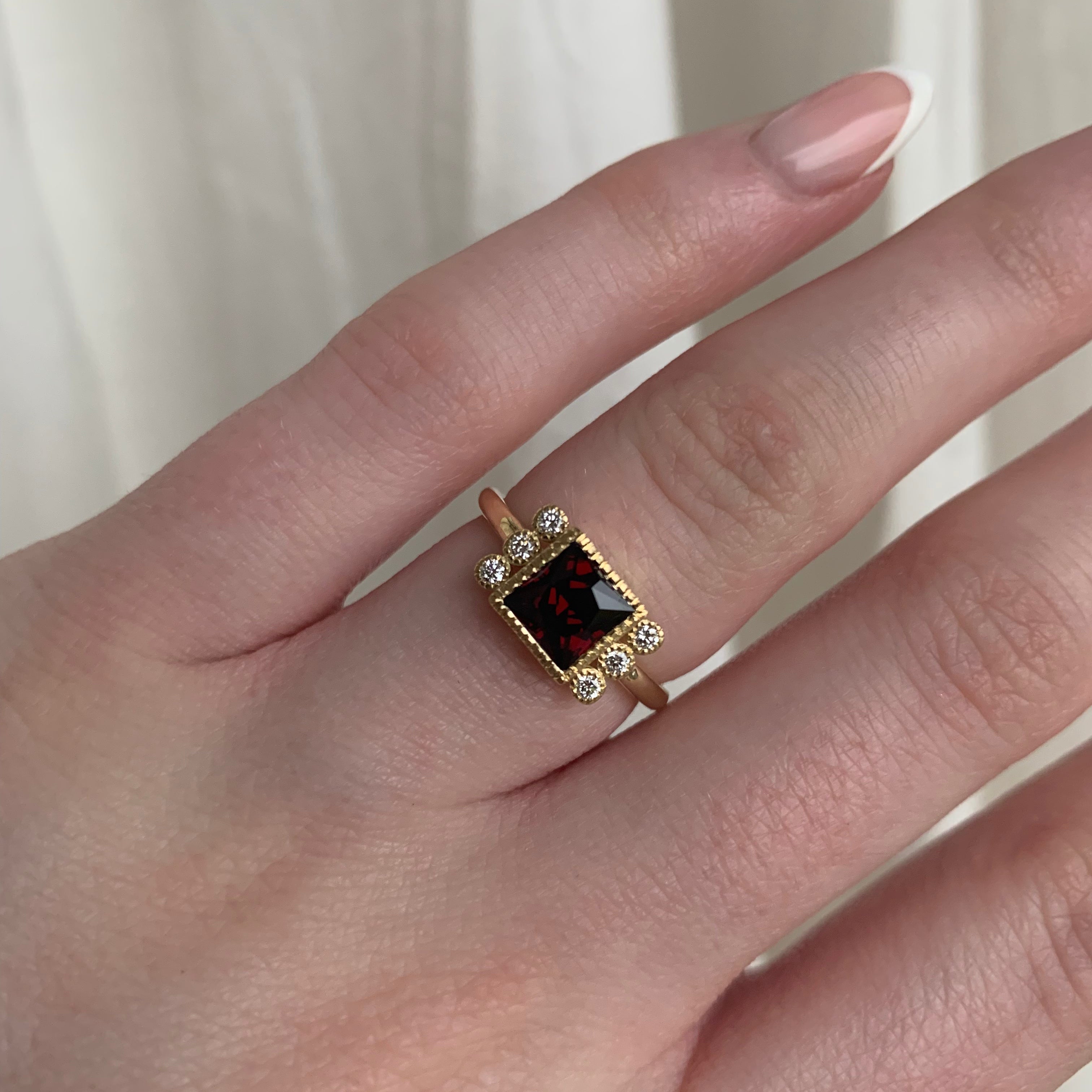 Antique vs New Jewellery: Which is best for you?