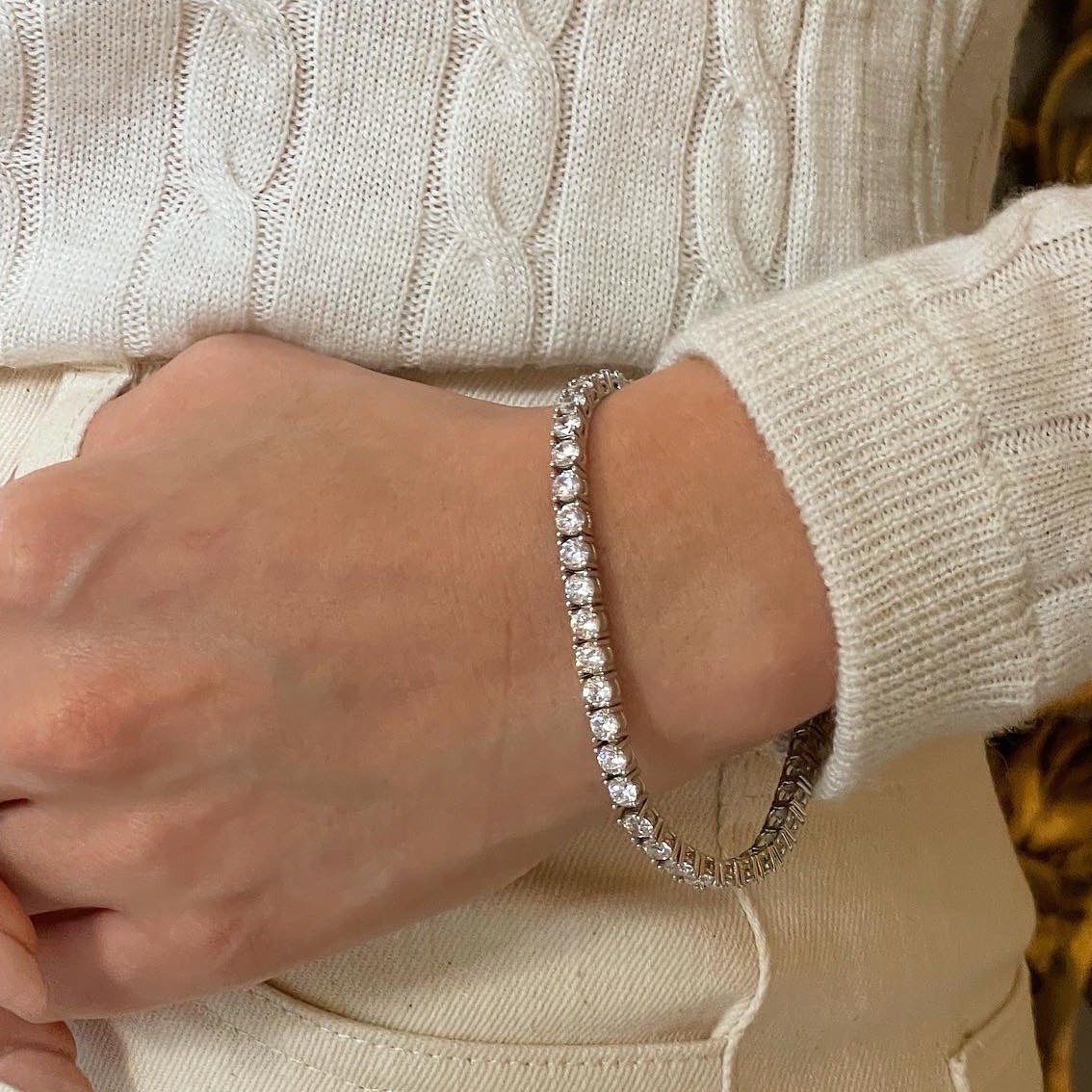 11ct Natural diamond tennis bracelt set in platinum  in Dublin, London, Manchester, Ireland and the UK. Fine jewellery, engagement and wedding rings, Bridal luxury, Irish and British craftsmanship, timepiece