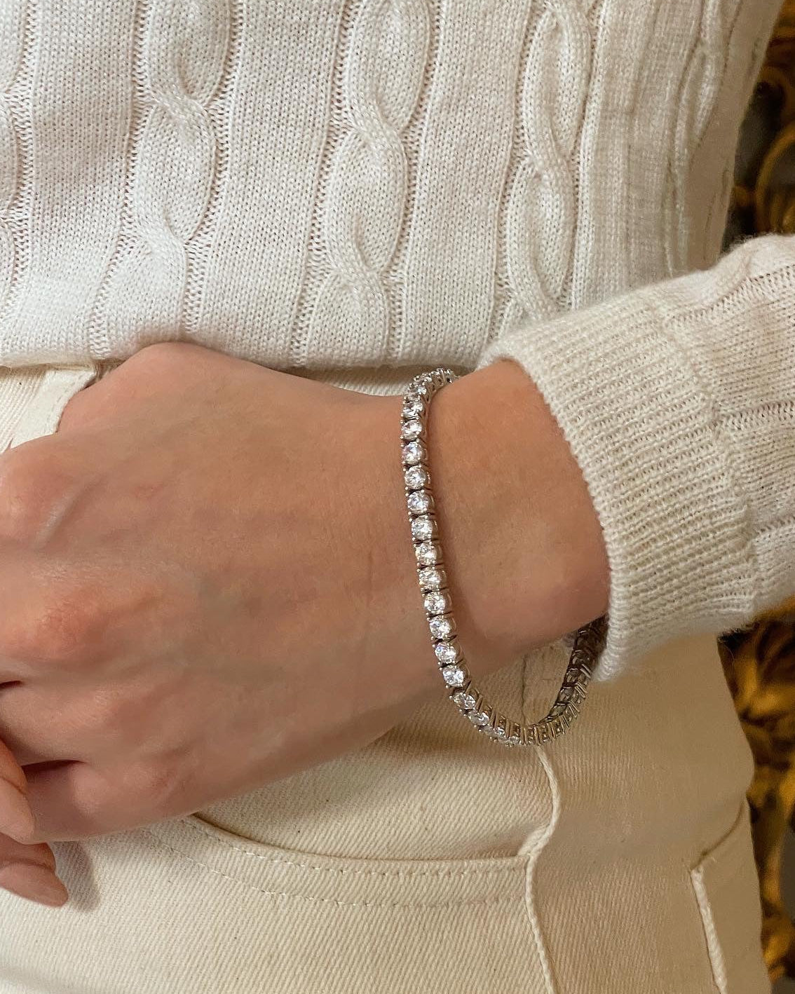 11ct Natural diamond tennis bracelt set in platinum  in Dublin, London, Manchester, Ireland and the UK. Fine jewellery, engagement and wedding rings, Bridal luxury, Irish and British craftsmanship, timepiece