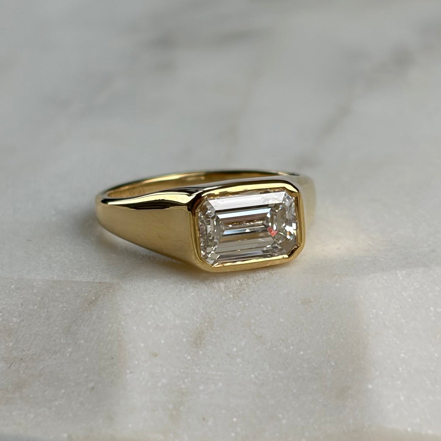 Signet Diamond Enagement ring set in 18ct Gold